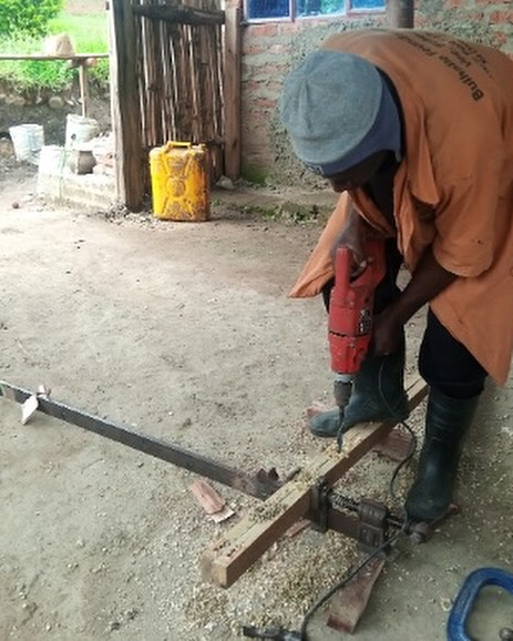 We believe in the old maxim that if you teach a man to fish, you can change the world. Here at the Bulhalho foundation we teach the kinds of skills that local people can use to change their lives.
Woodwork, hairdressing, and basket weaving have all been on the curriculum recently, and always with a focus on ensuring that the trainees will finish their time with us with the kind of skills that will change their futures.
#bulhalhofoundation