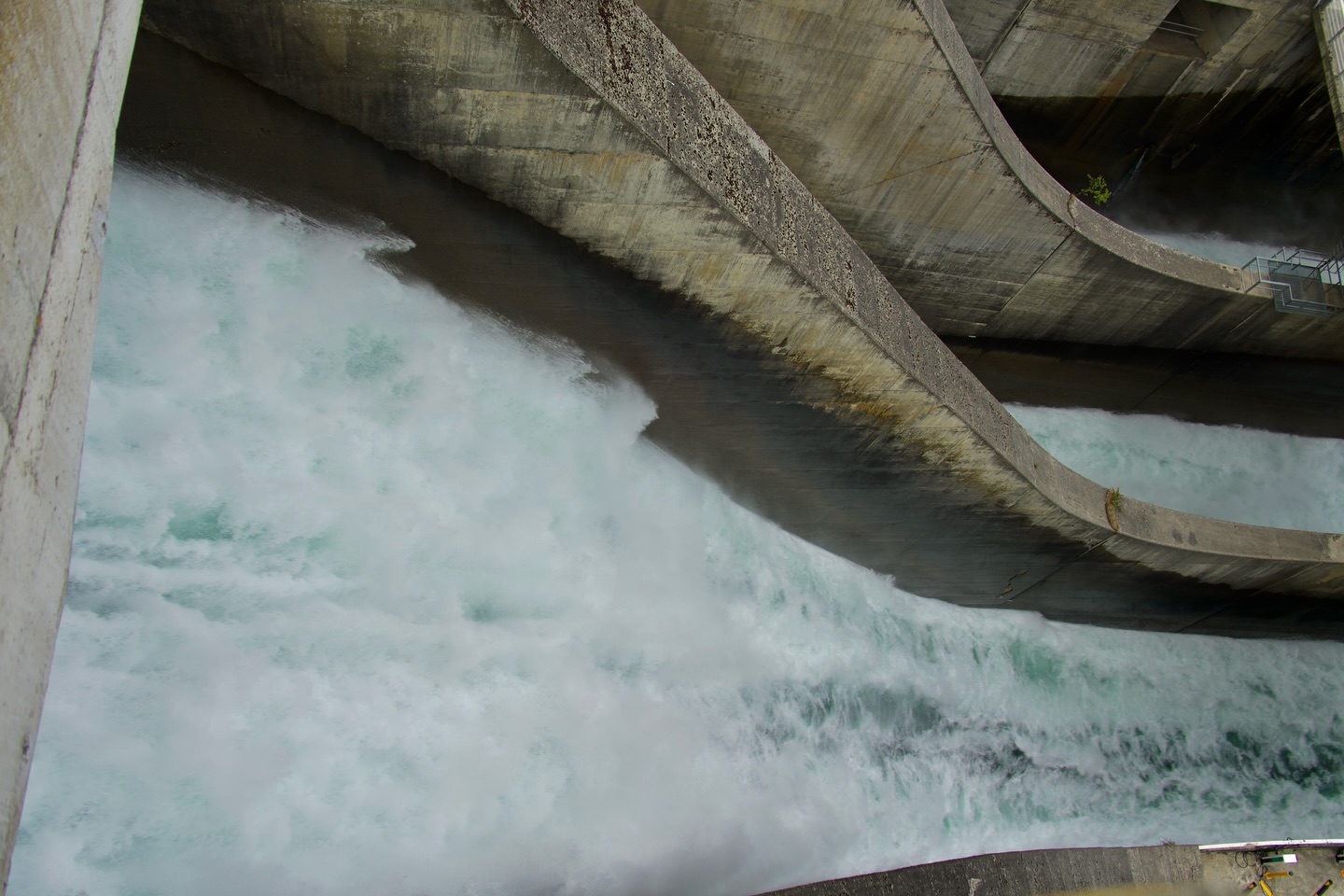 60km round trip. 🚲
Our longest ride so far on the @sinchbikes
Camped up at Pinders Pond, we jumped straight onto the @cluthagoldtrail into Roxburgh Gorge and rode out to Shingle Creek.
It wasn’t perfect conditions, steady rain, trees down across the track, a bit of clambering, but honestly, that just added to it. Proper @centralotagonz riding!!
A bit wild, a bit gritty, and an epic day on the bikes. Would 100% do it again.