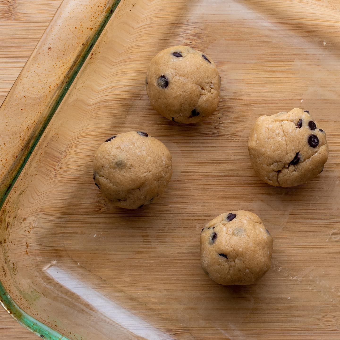 Our second #vancouver2010 bake was another try at #glutenfree #dairyfree chocolate chip cookies...and we have a winner!!! 🥳 These cookies were absolutely amazing and I could’ve eaten the entire bake in one day. Check out the blog for a link to the recipe and my replacements, link in bio!