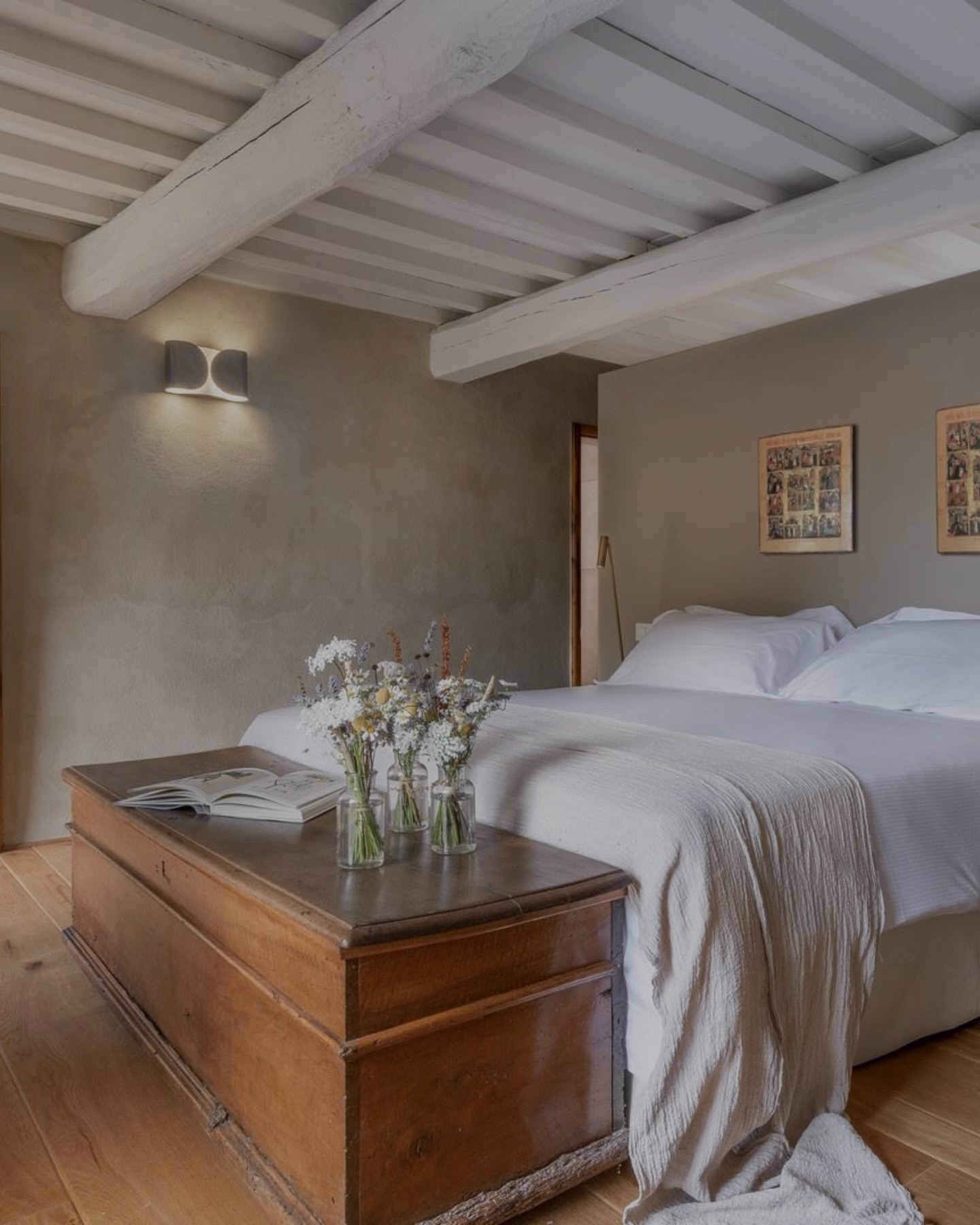 Villa Prenzano — a Chianti farmhouse your clients will settle into, not just stay in
Located approximately 3 miles from Greve in Chianti and 20 miles from Florence, Villa Prenzano sits in the heart of Tuscany’s wine country, surrounded by vineyards and olive groves with uninterrupted countryside views. It offers a true sense of rural escape, while still being within easy reach of the region’s most sought-after towns.
Originally an 11th-century farmhouse, the villa has been thoughtfully restored to retain its traditional Tuscan character — stone walls, timber beams, and warm, lived-in spaces — while incorporating the level of comfort expected for longer, high-end stays. The layout spans a main villa and separate cottage, allowing for both shared moments and privacy, making it particularly well suited to multigenerational travel or small groups.
Outdoor living is where this property really comes into its own, with multiple terraces, gardens, and dining areas designed for slow mornings, long lunches, and evenings overlooking the Chianti hills.
Property features include:
▪️ 6 bedrooms
▪️ 6 bathrooms
▪️ Private swimming pool with countryside views
▪️ Separate cottage accommodation
▪️ Multiple furnished terraces and outdoor dining areas
▪️ Fully equipped kitchen
▪️ Open-plan living and dining spaces
▪️ Private gym
▪️ Air conditioning and Wi-Fi
▪️ Private parking
Bookable via @to_tuscany
#Tuscany #LuxuryVilla #ItalyTravel #Chianti #TravelAdvisors