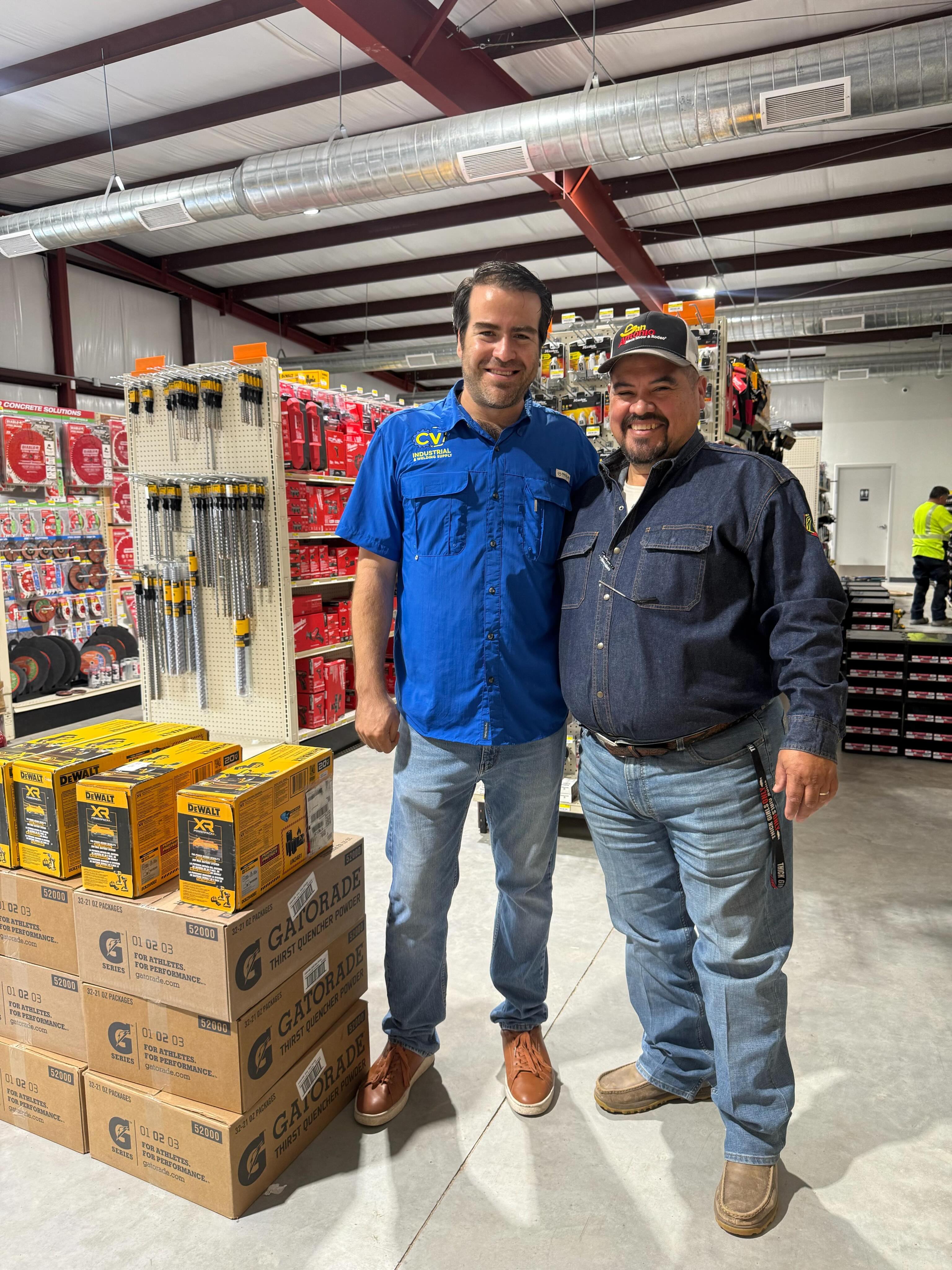 What an incredible day.
We want to sincerely thank everyone who joined us for the Grand Opening of our new CV Industrial & Welding Supply location in Brownsville.
This project represents months of hard work, planning, and commitment, and seeing the support from our customers, partners, friends, and community made it all worth it.
Thank you for being part of this important milestone for our company. We’re excited for everything ahead and look forward to continuing to serve the Brownsville area.
Qué gran día vivimos.
Queremos agradecer sinceramente a todas las personas que nos acompañaron en la Gran Apertura de nuestra nueva sucursal de CV Industrial & Welding Supply en Brownsville.
Este proyecto representa meses de trabajo, planeación y esfuerzo, y ver el apoyo de nuestros clientes, socios, amigos y comunidad hizo que todo valiera la pena.
por ser parte de este momento tan importante para nuestra empresa. Estamos muy emocionados por lo que viene y listos para seguir sirviendo a la comunidad de Brownsville.