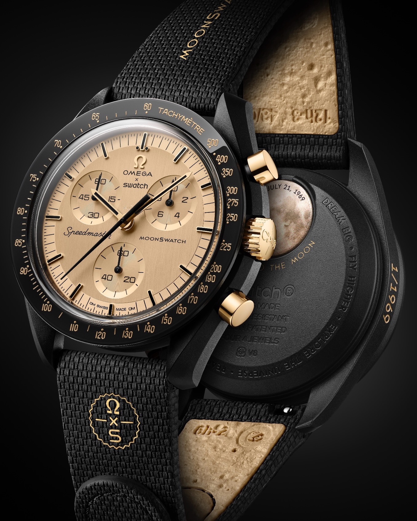 ¿Un MoonSwatch con oro de 1969? Sí, existe.
@swatch celebra el histórico alunizaje del Apolo 11 con el nuevo MISSION TO THE MOON 1969, una edición limitada de solo 1,969 piezas que incorpora 11 gramos de oro Moonshine Gold de @omega, elaborado a partir de antiguos componentes de la manufactura.
El reloj también rinde homenaje al Speedmaster de oro lanzado en 1969 y estará disponible mediante un proceso de selección especial inspirado en el sistema ESTA (Electronic Swatch Timepiece Application).
#TiempoDeRelojes #Swatch #Omega #MoonSwatch