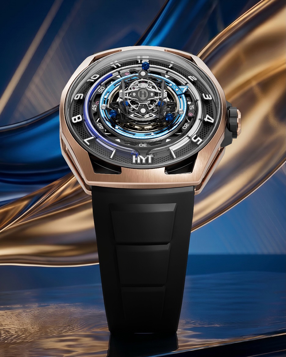 @hytwatches presenta el Conical Tourbillon Midnight Blue, una creación donde el oro rosa enmarca su inconfundible indicación de horas mediante líquido azul, acompañada por un tourbillon cónico que completa una revolución cada 30 segundos y una animación de tres esferas en constante movimiento. Producido en una edición limitada de solo ocho piezas.
#TiempoDeRelojes #HYT #ConicalTourbillon