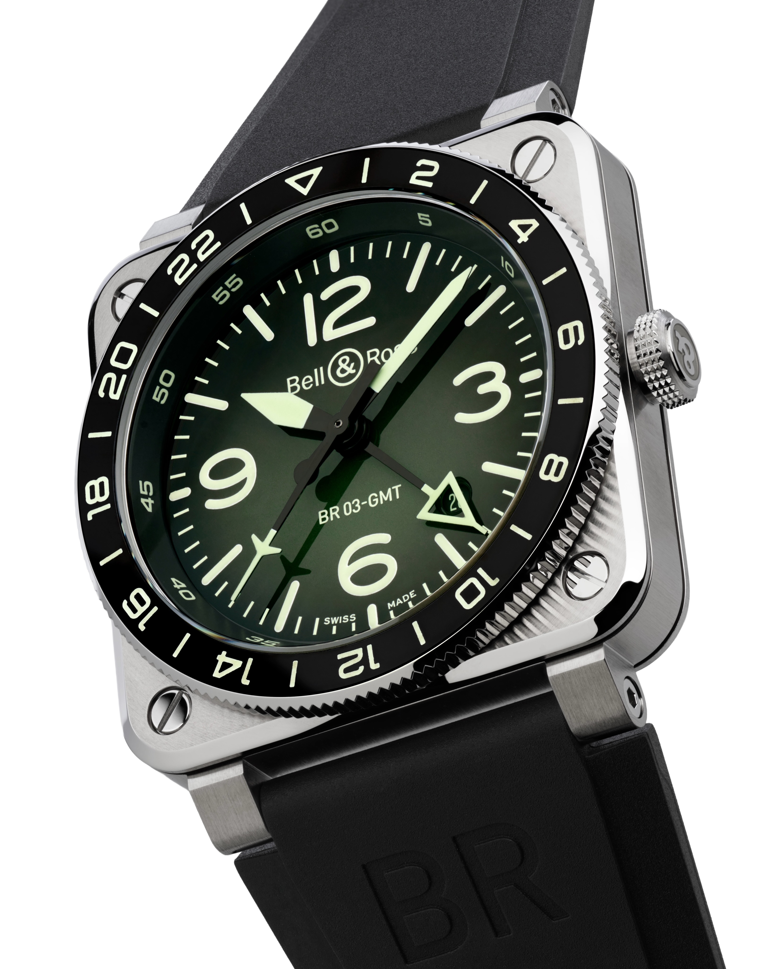 El nuevo BR-03 GMT Green Lum de @bellrosswatches es una edición limitada a 500 piezas con esfera degradada del negro al verde y elementos recubiertos de Super-LumiNova C3, capaces de mantener su resplandor durante aproximadamente 10 horas. Su función GMT permite consultar dos husos horarios —e incluso un tercero mediante el bisel giratorio—, mientras el calibre automático BR-CAL.303 ofrece 54 horas de reserva de marcha.
#TiempoDeRelojes #BellAndRoss #BR03GMT